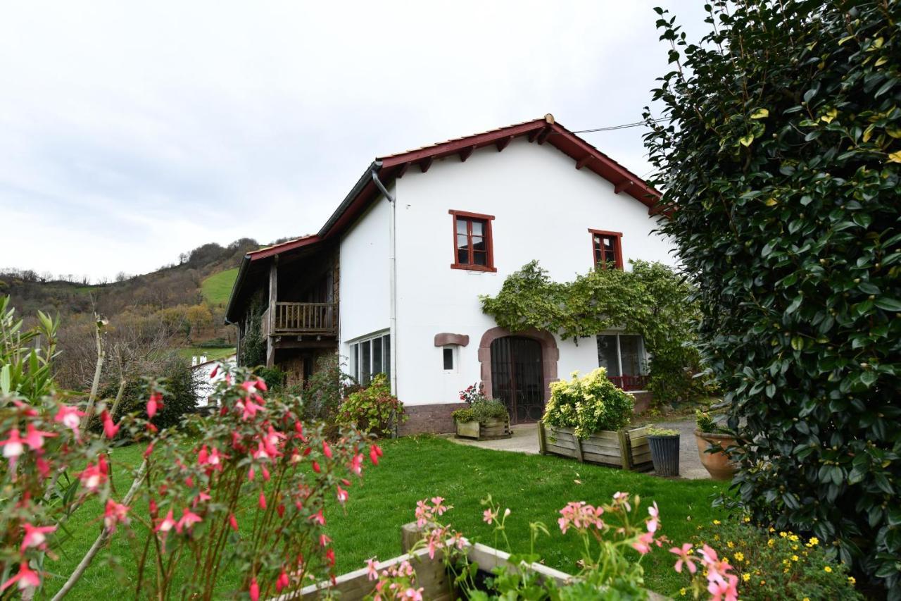 Ferme Ithurburia Saint-Michel  Екстер'єр фото